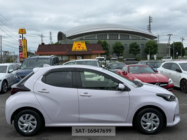 Toyota YARIS 2021-06 8815851-12