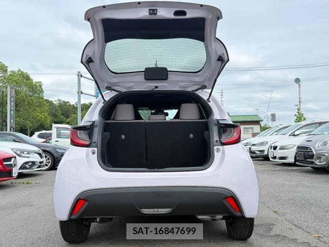 Toyota YARIS 2021-06 8815851-14