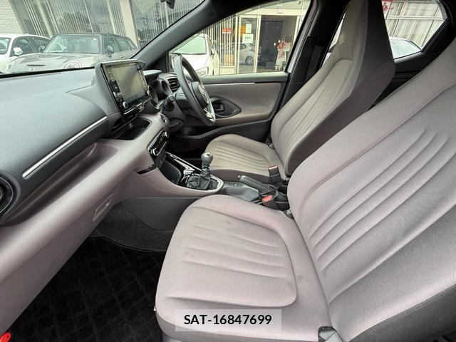 Toyota YARIS 2021-06 8815851-16