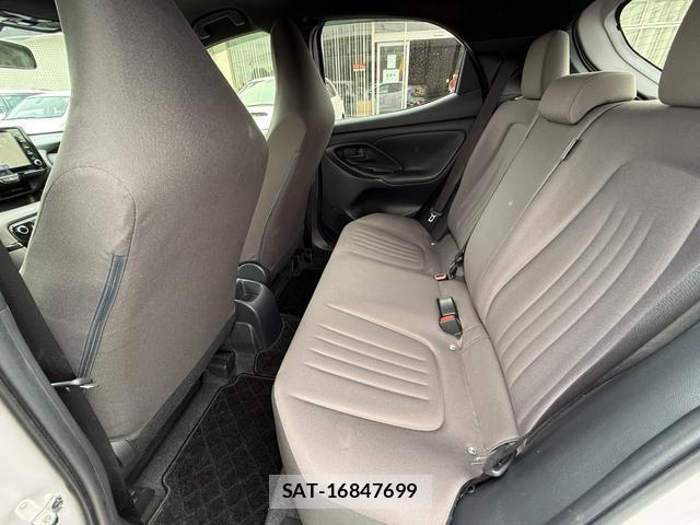 Toyota YARIS 2021-06 8815851-17