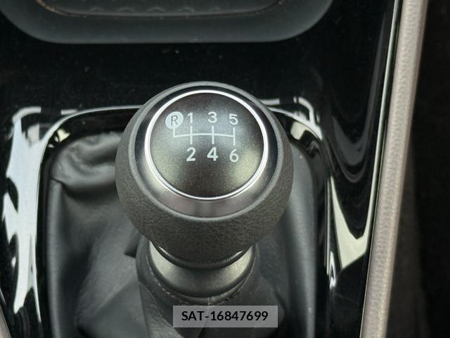 Toyota YARIS 2021-06 8815851-4