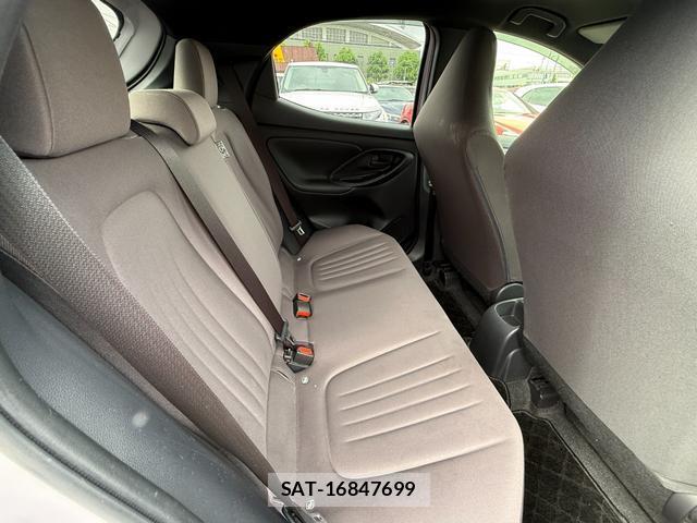 Toyota YARIS 2021-06 8815851-6