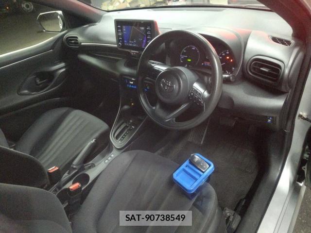Toyota YARIS 2021-09 8815973-2