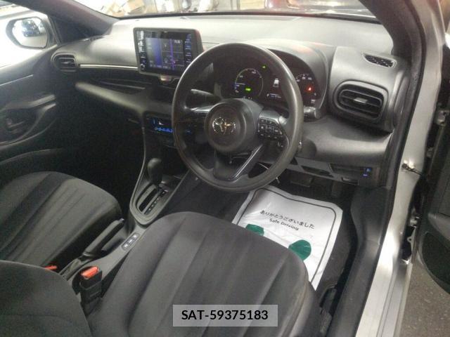 Toyota YARIS 2021-09 8815996-2