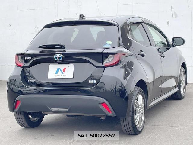 Toyota YARIS 2021-03 8817188-17