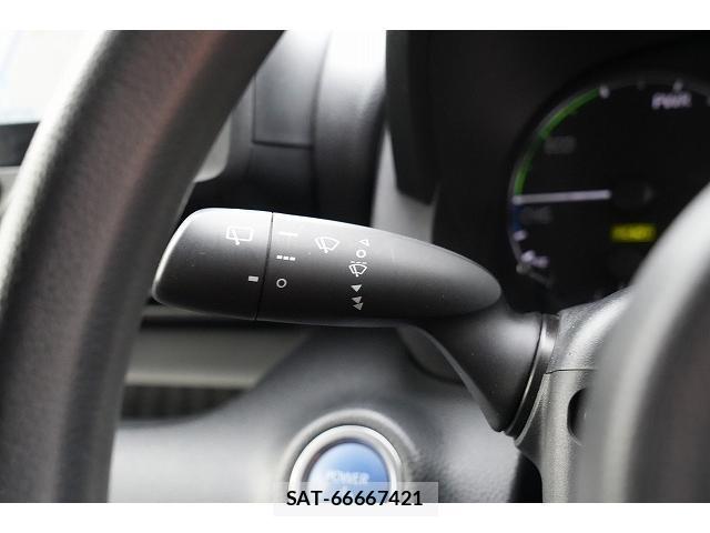 Toyota YARIS 2021-06 8817283-13