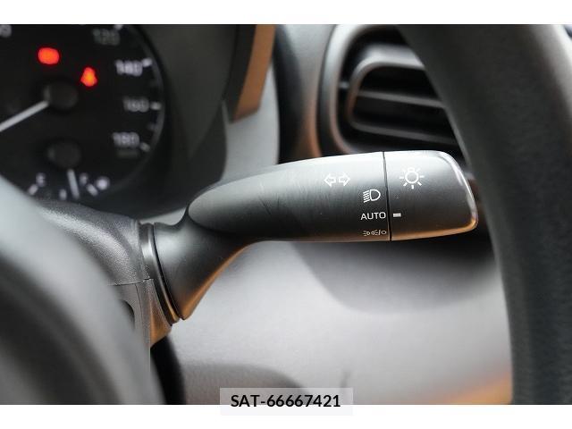 Toyota YARIS 2021-06 8817283-14