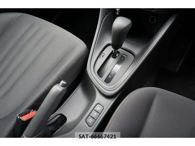 Toyota YARIS 2021-06 8817283-8