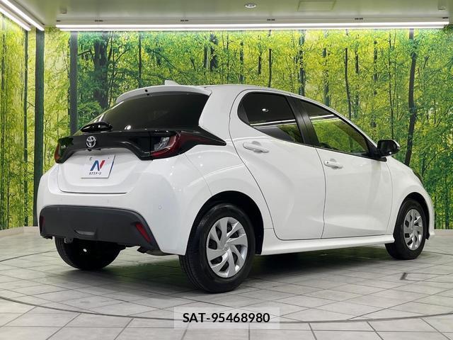 Toyota YARIS 2021-08 8817488-16