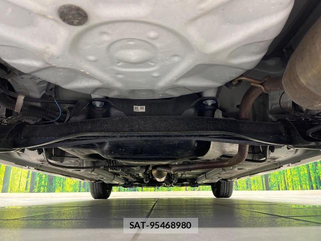 Toyota YARIS 2021-08 8817488-18