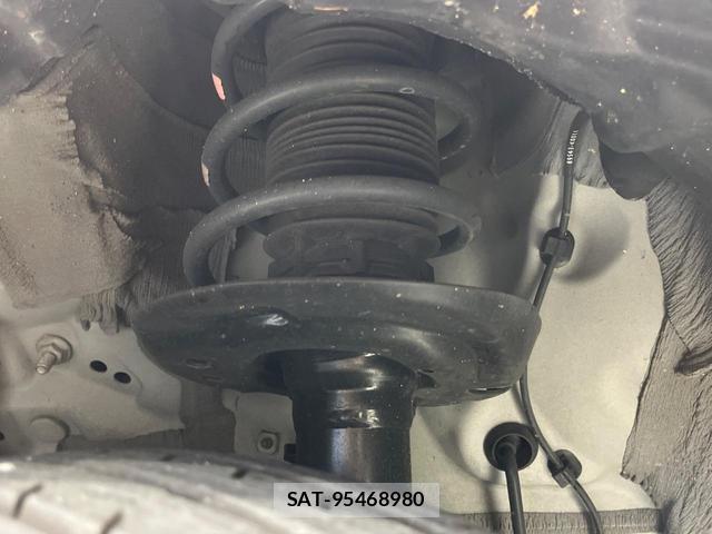 Toyota YARIS 2021-08 8817488-19