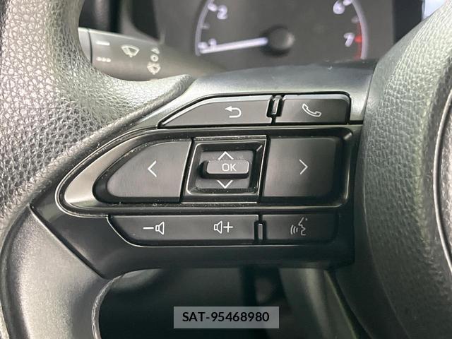 Toyota YARIS 2021-08 8817488-5