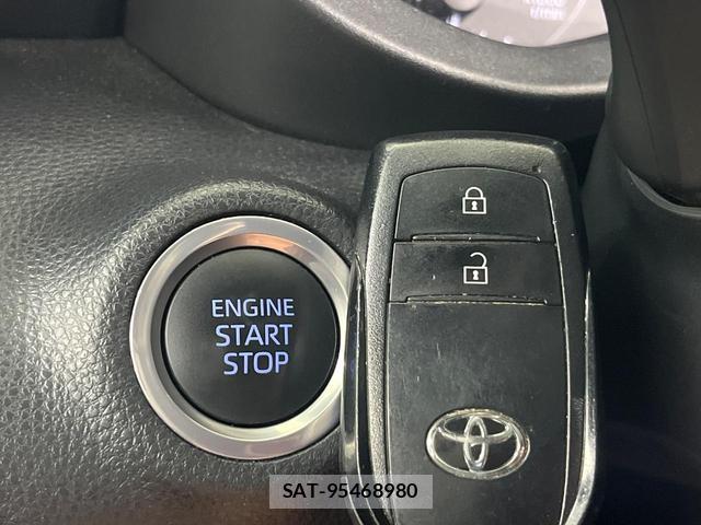 Toyota YARIS 2021-08 8817488-6