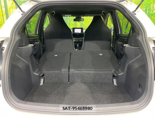Toyota YARIS 2021-08 8817488-9