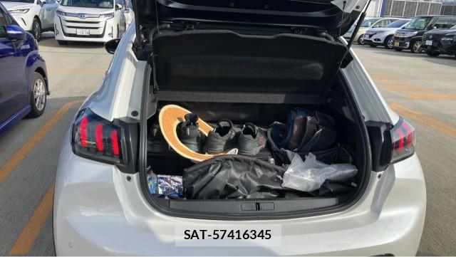 Peugeot 208 2021-12 8855368-17