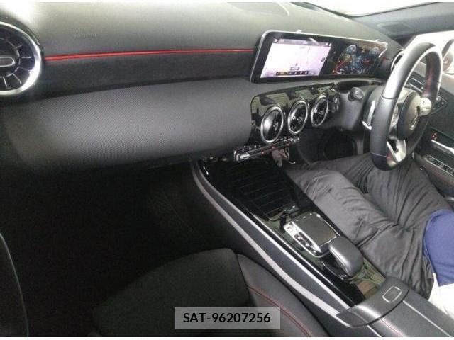 Mercedes Benz A-CLASS 2019-07 8854947-2