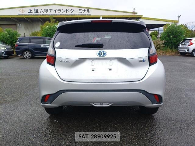 Toyota AQUA 2021-09 8854132-1