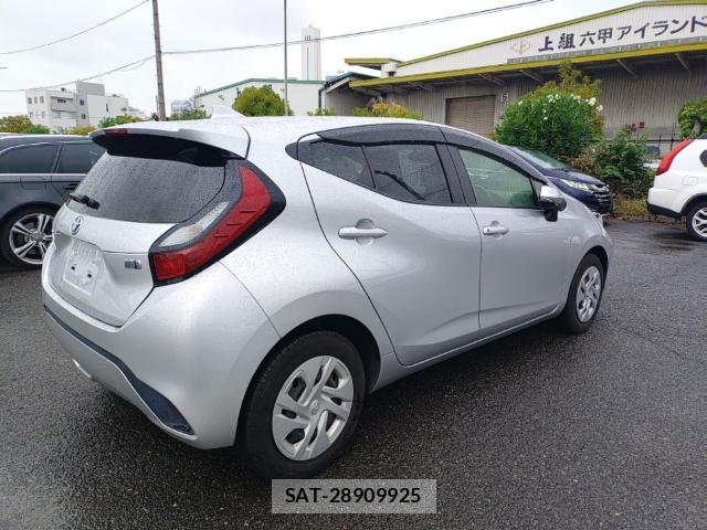 Toyota AQUA 2021-09 8854132-4