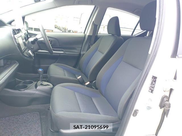 Toyota AQUA 2017-09 8854184-15