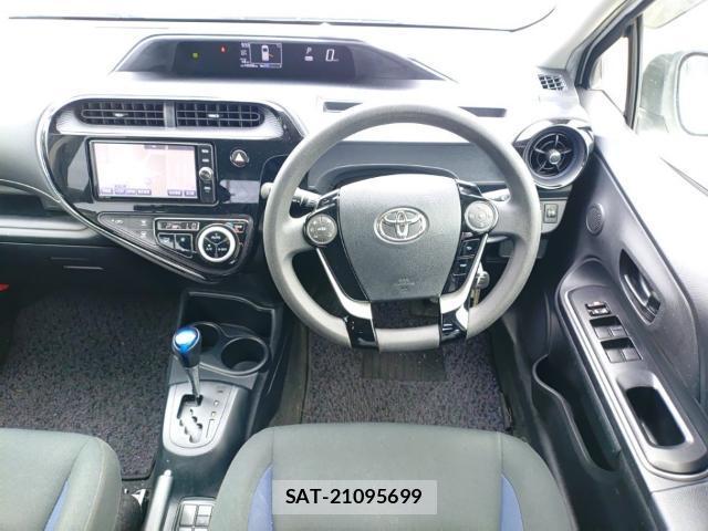 Toyota AQUA 2017-09 8854184-2