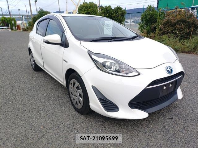 Toyota AQUA 2017-09 8854184-3