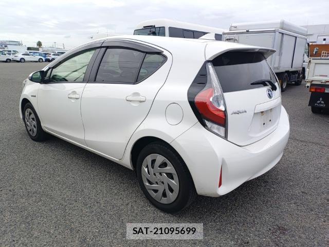 Toyota AQUA 2017-09 8854184-5