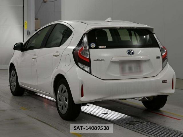 Toyota AQUA 2021-09 8854359-1
