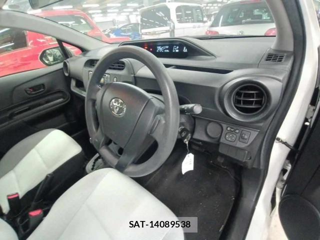 Toyota AQUA 2021-09 8854359-2