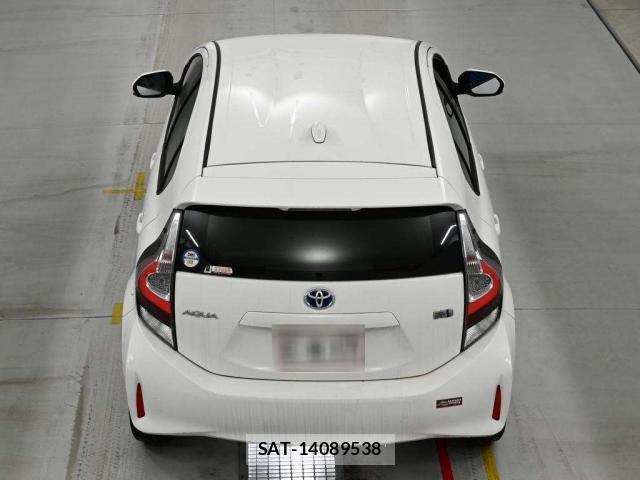 Toyota AQUA 2021-09 8854359-4
