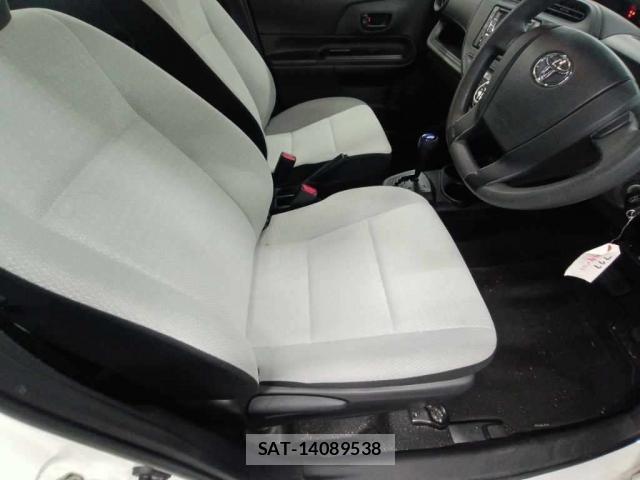 Toyota AQUA 2021-09 8854359-6