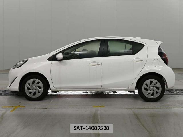 Toyota AQUA 2021-09 8854359-9