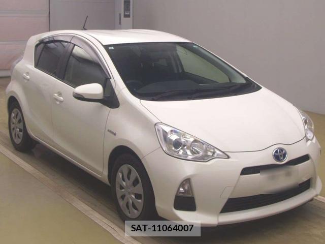 Toyota AQUA 2013-09 8854377-0
