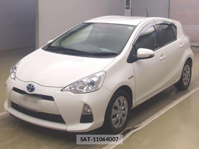 Toyota AQUA 2013-09 8854377-12