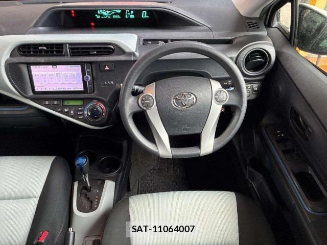 Toyota AQUA 2013-09 8854377-2