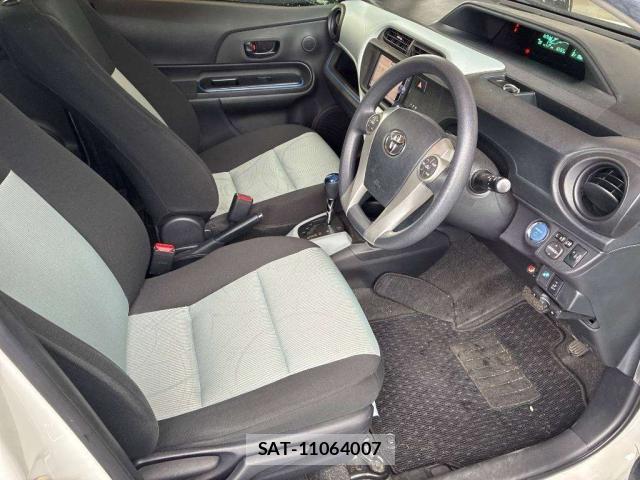 Toyota AQUA 2013-09 8854377-4