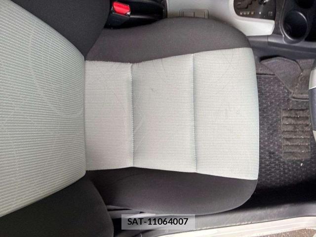 Toyota AQUA 2013-09 8854377-6