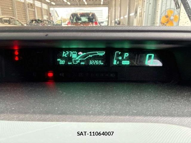 Toyota AQUA 2013-09 8854377-8