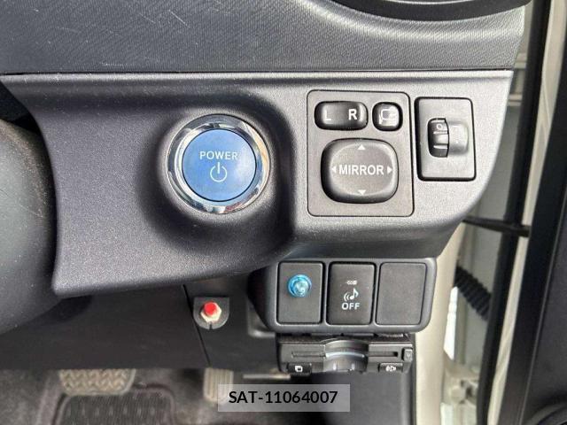 Toyota AQUA 2013-09 8854377-9