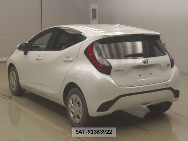 Toyota AQUA 2021-10 8854379-1
