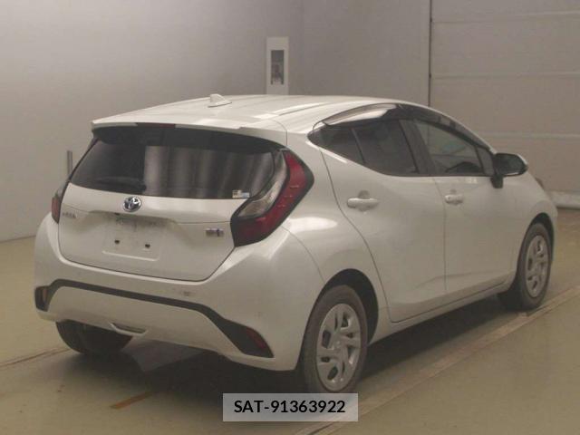 Toyota AQUA 2021-10 8854379-14