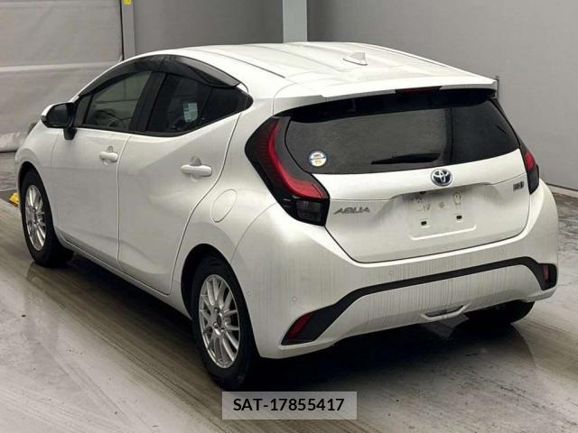 Toyota AQUA 2022-11 8854381-1