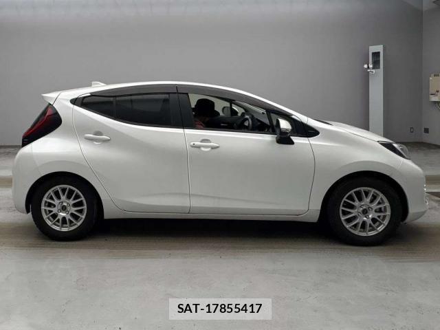 Toyota AQUA 2022-11 8854381-13