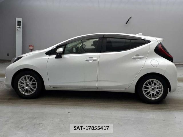 Toyota AQUA 2022-11 8854381-14