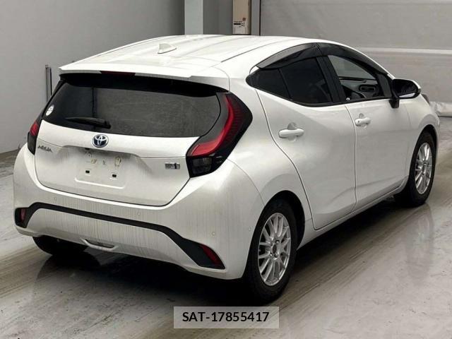 Toyota AQUA 2022-11 8854381-15