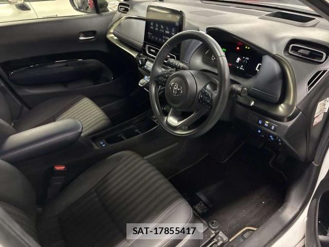 Toyota AQUA 2022-11 8854381-3