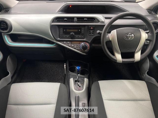 Toyota AQUA 2013-03 8854406-1