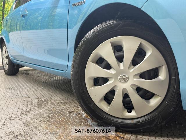 Toyota AQUA 2013-03 8854406-12