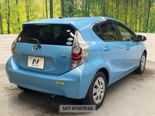 Toyota AQUA 2013-03 8854406-16