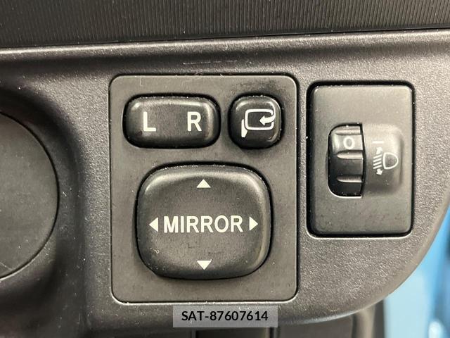 Toyota AQUA 2013-03 8854406-5