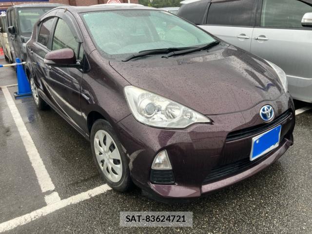 Toyota AQUA 2014-02 8854498-1